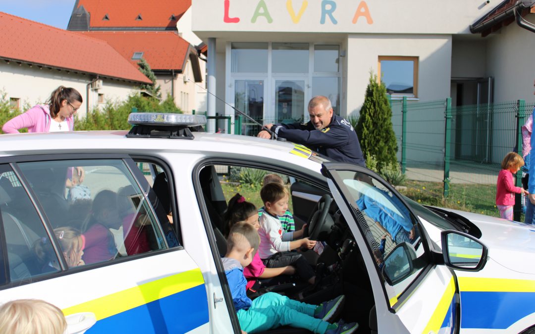 Policist na obisku v vrtcu